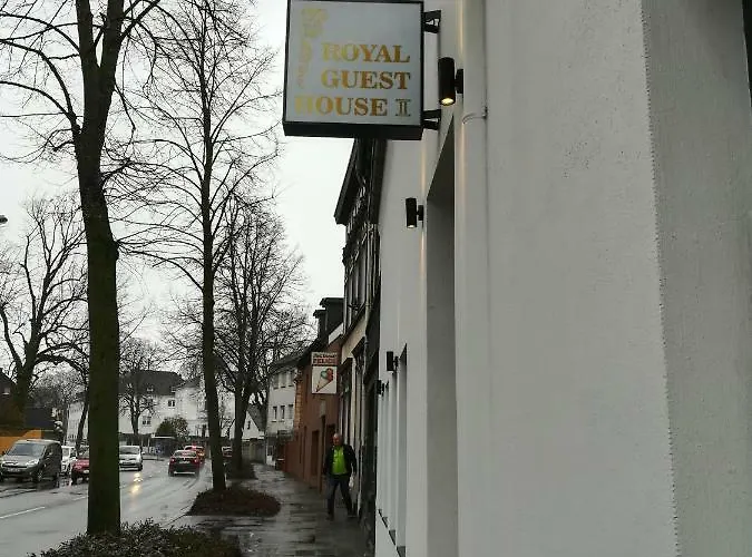 Royal Ii بيت ضيافة فيرزن